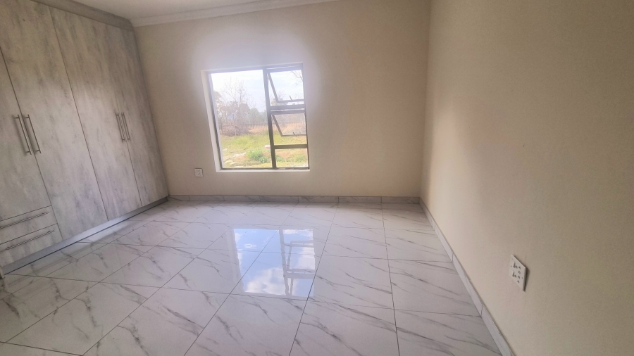 To Let 4 Bedroom Property for Rent in Glen Austin Gauteng