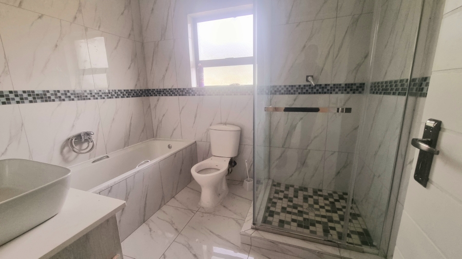 To Let 4 Bedroom Property for Rent in Glen Austin Gauteng
