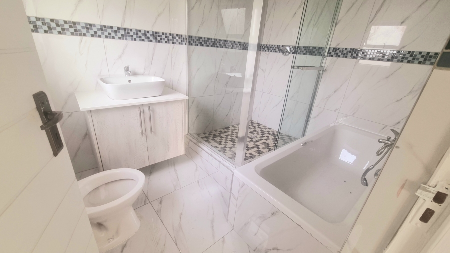 To Let 4 Bedroom Property for Rent in Glen Austin Gauteng