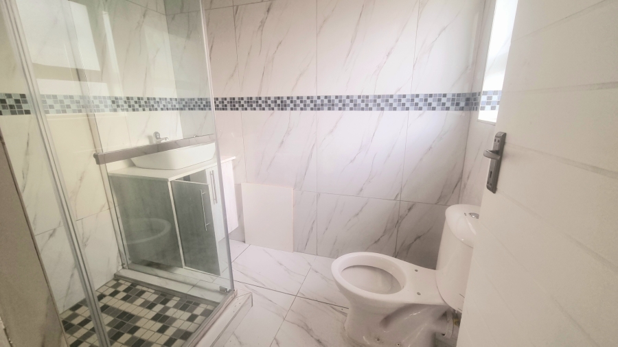 To Let 4 Bedroom Property for Rent in Glen Austin Gauteng