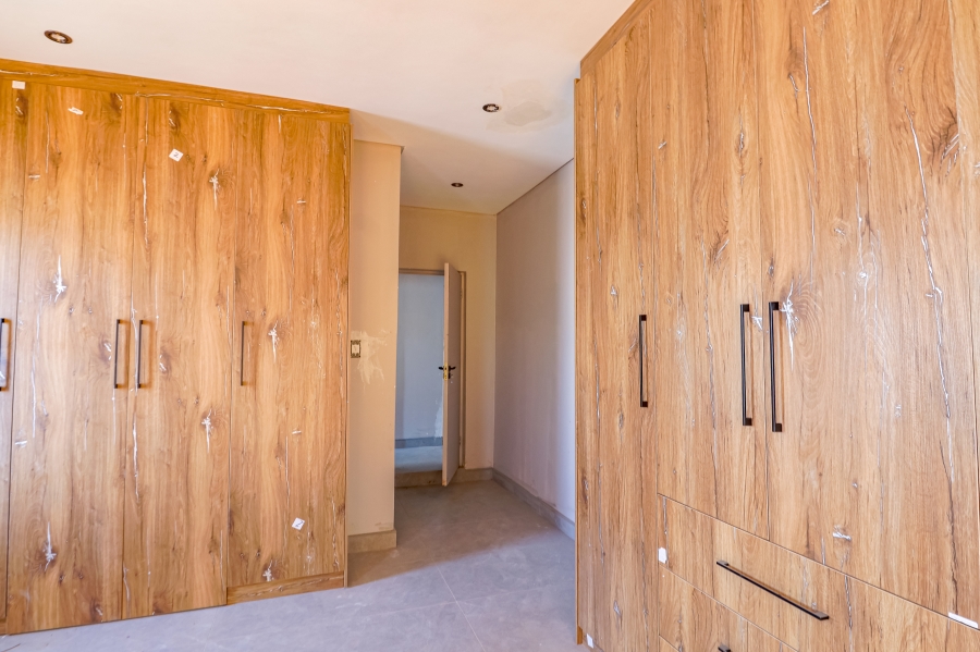 5 Bedroom Property for Sale in Six Fountains Residential Estate Gauteng