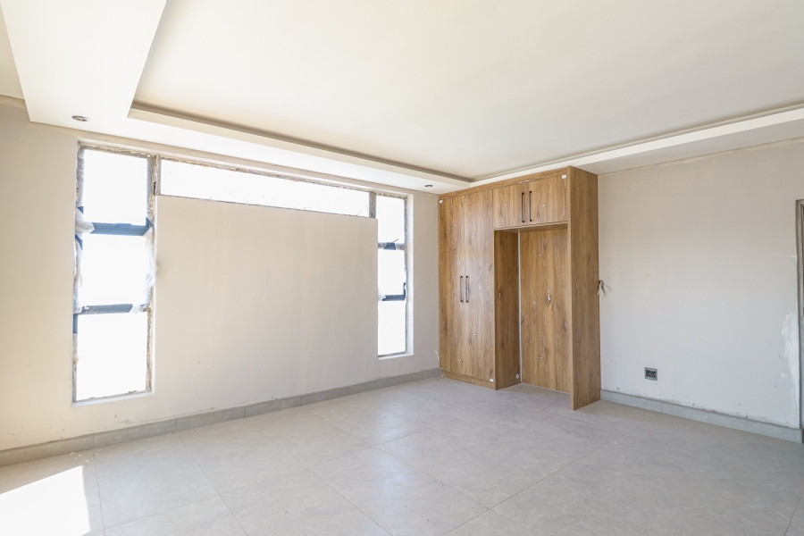 5 Bedroom Property for Sale in Six Fountains Residential Estate Gauteng