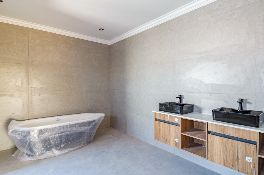 5 Bedroom Property for Sale in Six Fountains Residential Estate Gauteng