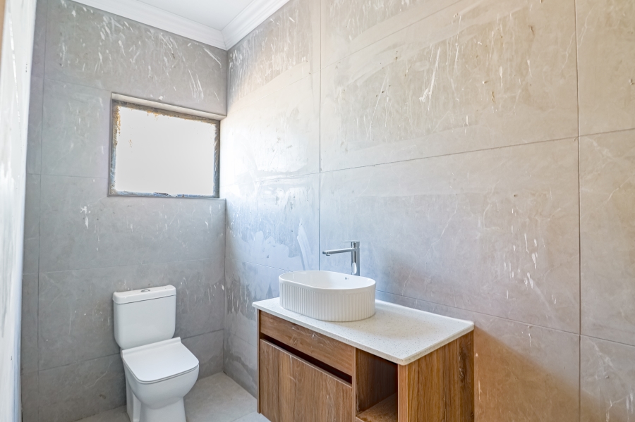 5 Bedroom Property for Sale in Six Fountains Residential Estate Gauteng