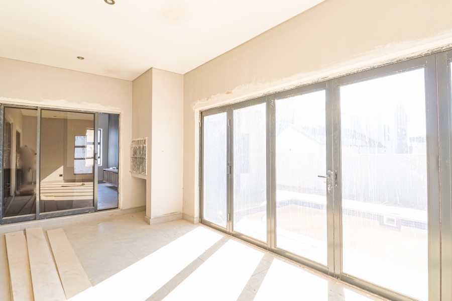 5 Bedroom Property for Sale in Six Fountains Residential Estate Gauteng