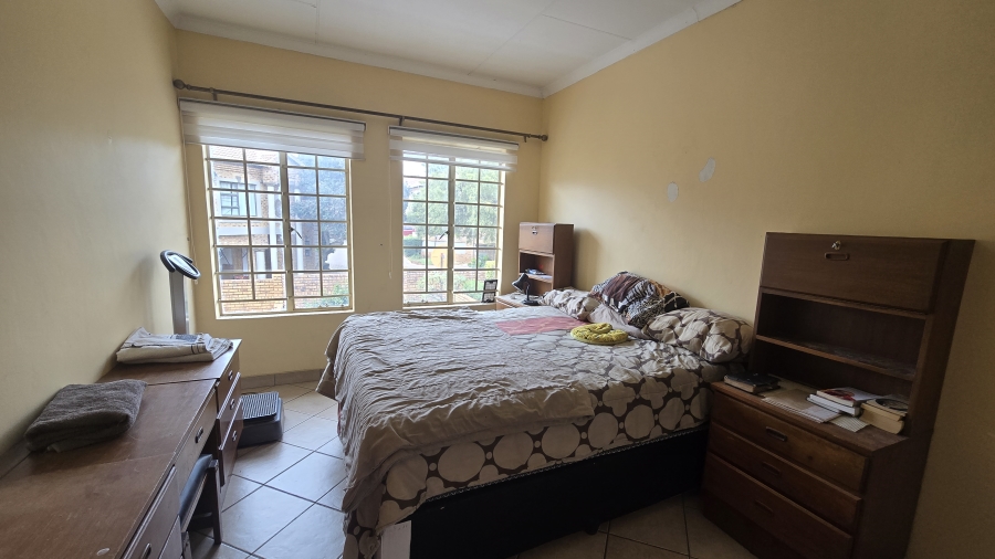 2 Bedroom Property for Sale in The Wilds Gauteng