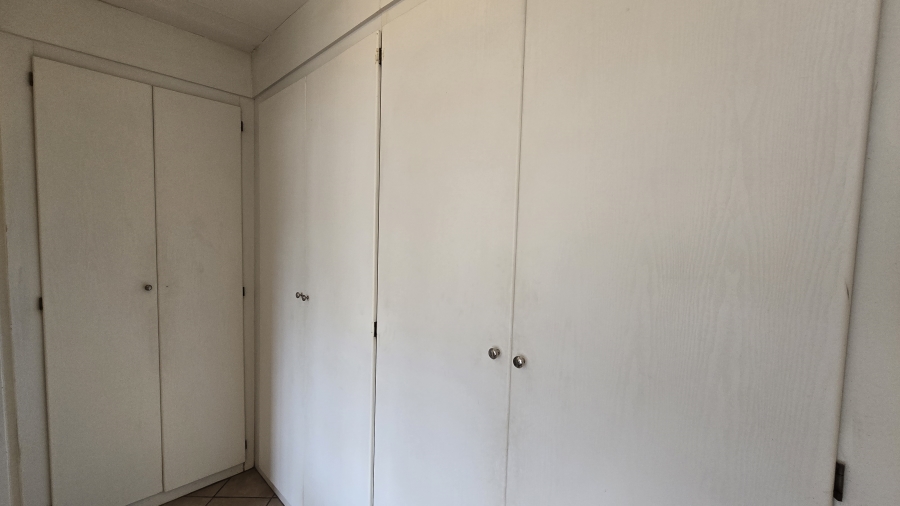2 Bedroom Property for Sale in The Wilds Gauteng