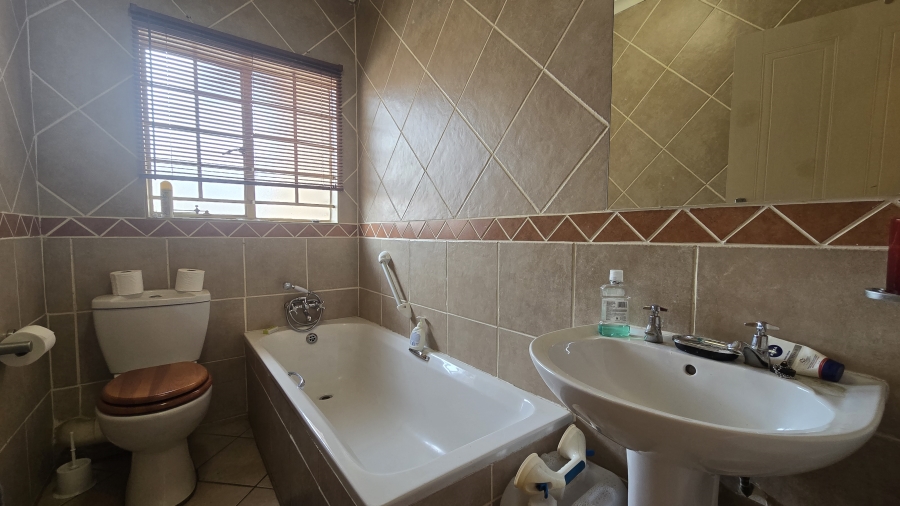 2 Bedroom Property for Sale in The Wilds Gauteng