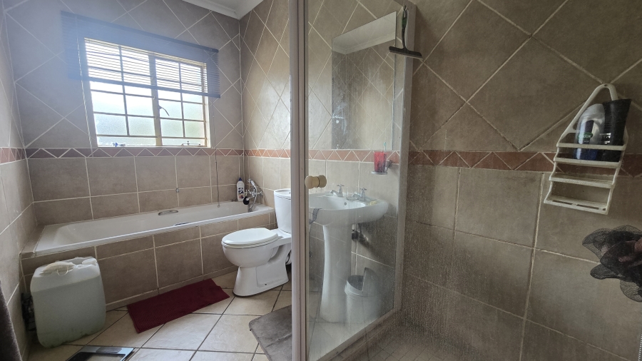 2 Bedroom Property for Sale in The Wilds Gauteng