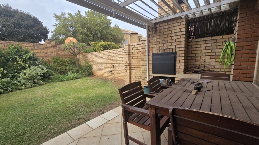 2 Bedroom Property for Sale in The Wilds Gauteng