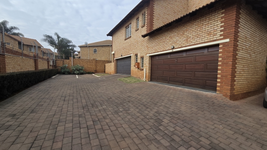2 Bedroom Property for Sale in The Wilds Gauteng