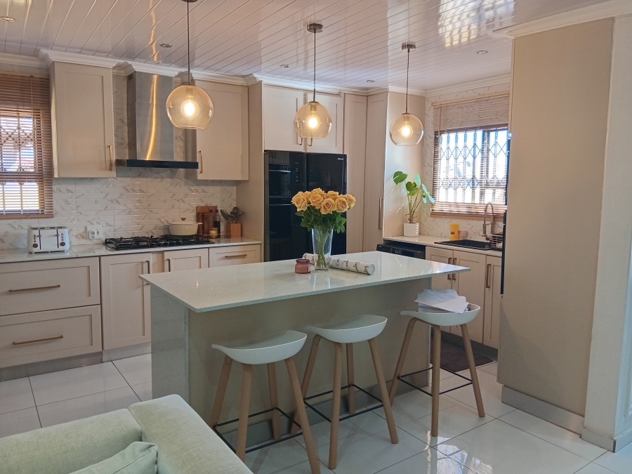 3 Bedroom Property for Sale in Dawn Park Gauteng