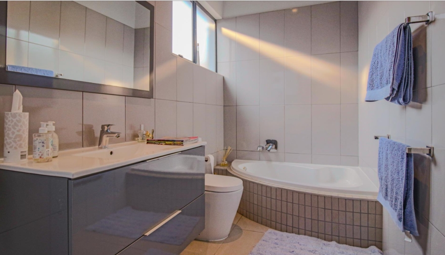 2 Bedroom Property for Sale in Midlands Estate Gauteng