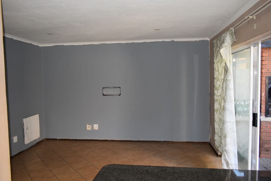 2 Bedroom Property for Sale in Pretoria North Gauteng