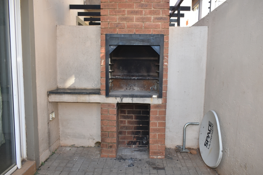 2 Bedroom Property for Sale in Pretoria North Gauteng