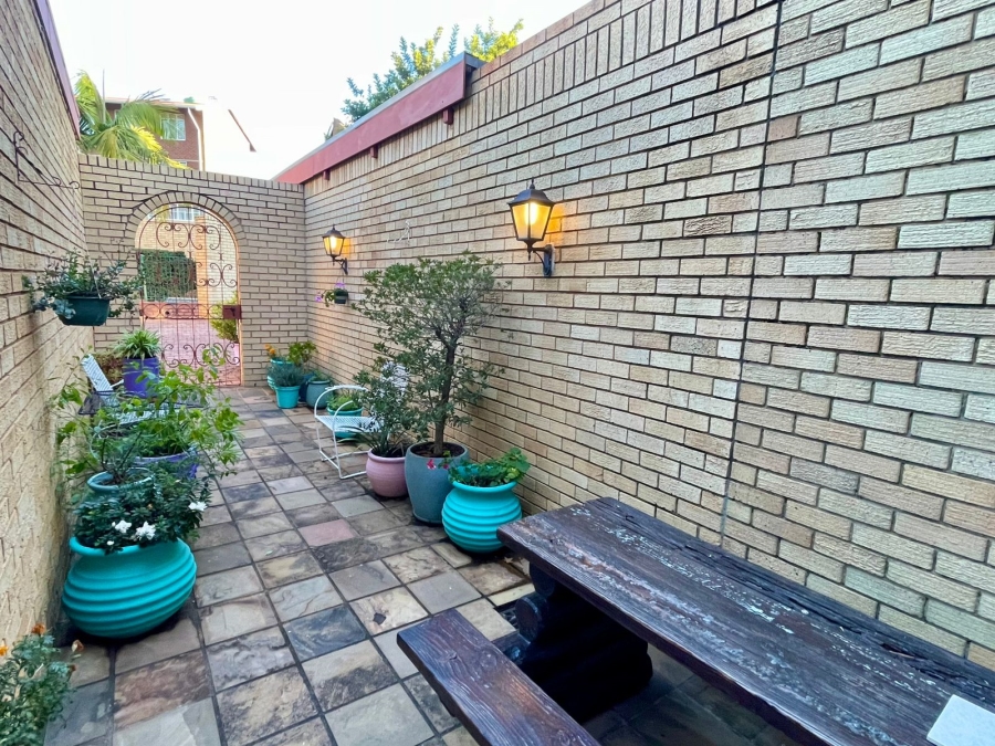 4 Bedroom Property for Sale in Groenkloof Gauteng