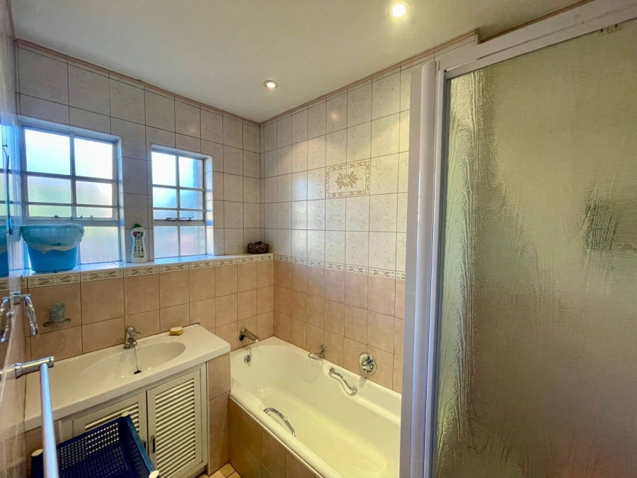 4 Bedroom Property for Sale in Groenkloof Gauteng