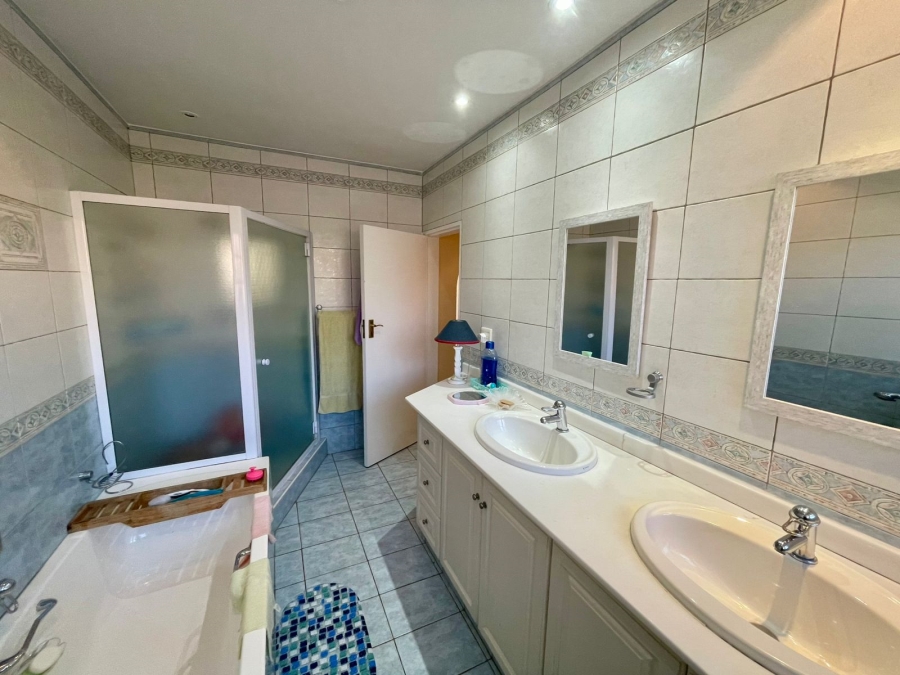 4 Bedroom Property for Sale in Groenkloof Gauteng
