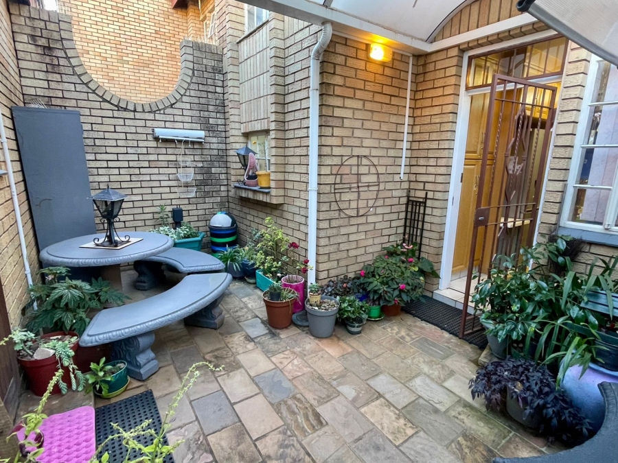 4 Bedroom Property for Sale in Groenkloof Gauteng