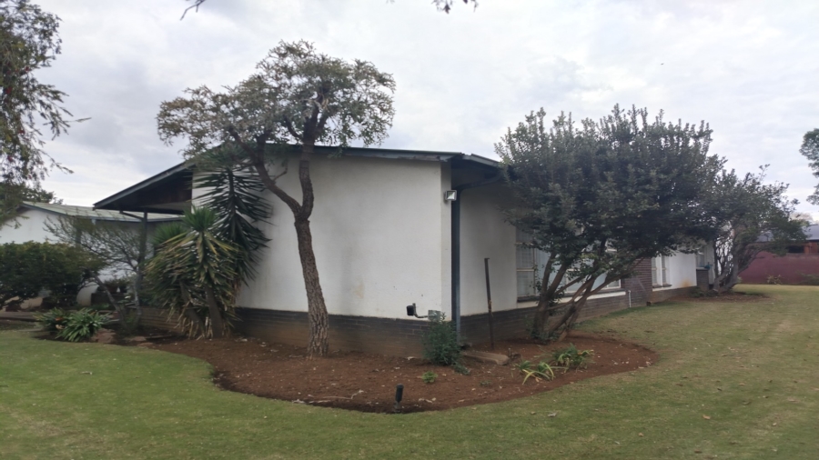 To Let 4 Bedroom Property for Rent in Vanderbijlpark SW 5 Gauteng