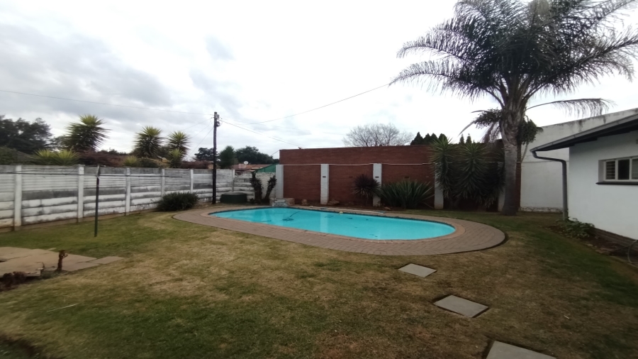 To Let 4 Bedroom Property for Rent in Vanderbijlpark SW 5 Gauteng