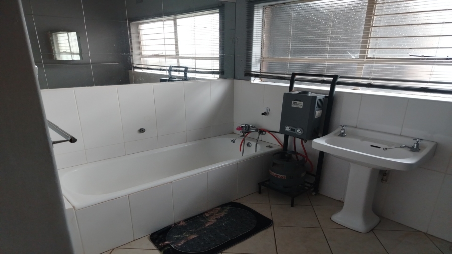 To Let 4 Bedroom Property for Rent in Vanderbijlpark SW 5 Gauteng