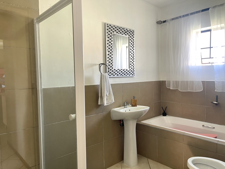 2 Bedroom Property for Sale in Noordwyk Gauteng