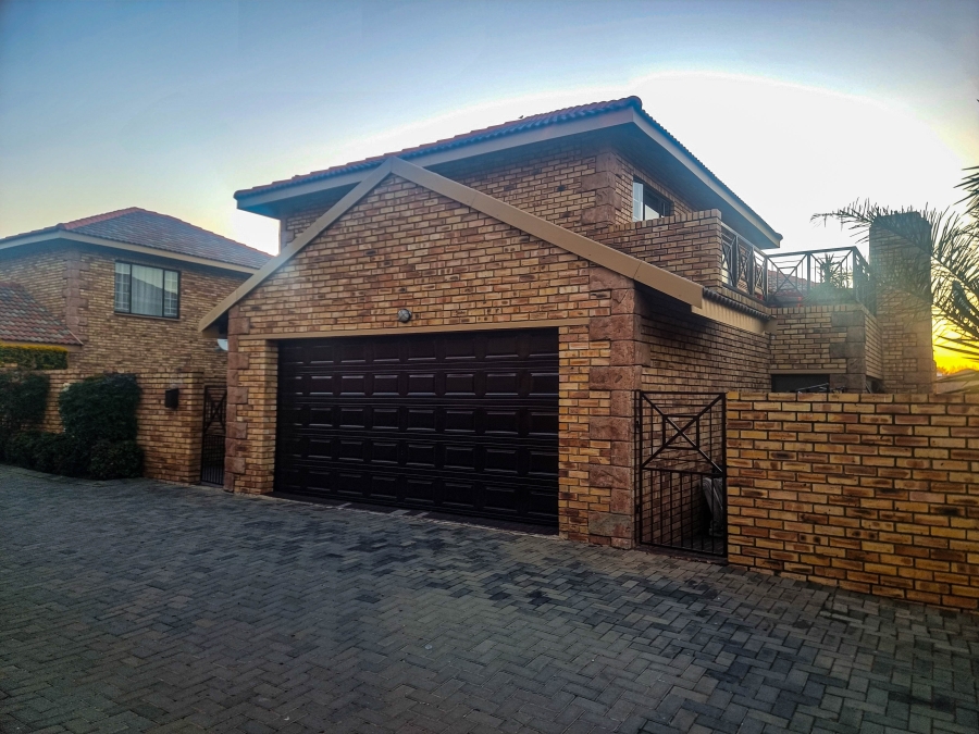 3 Bedroom Property for Sale in Ruimsig Gauteng