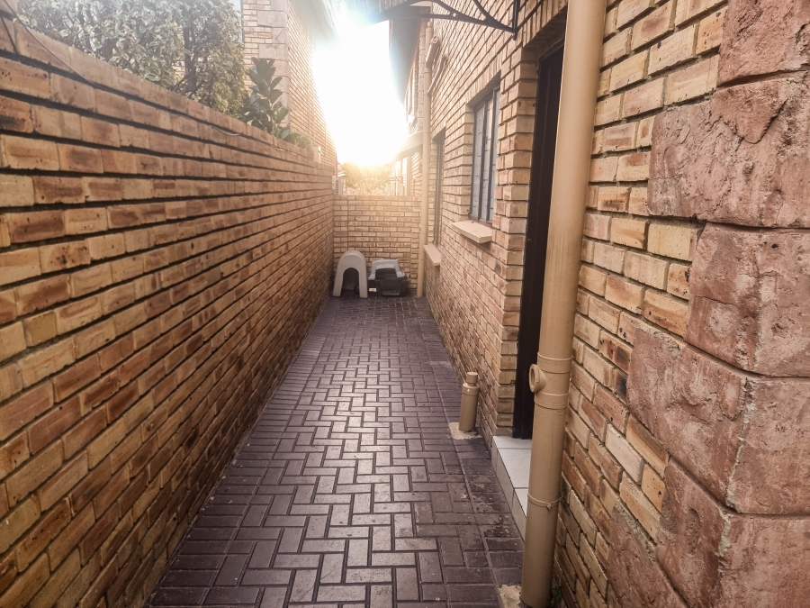 3 Bedroom Property for Sale in Ruimsig Gauteng