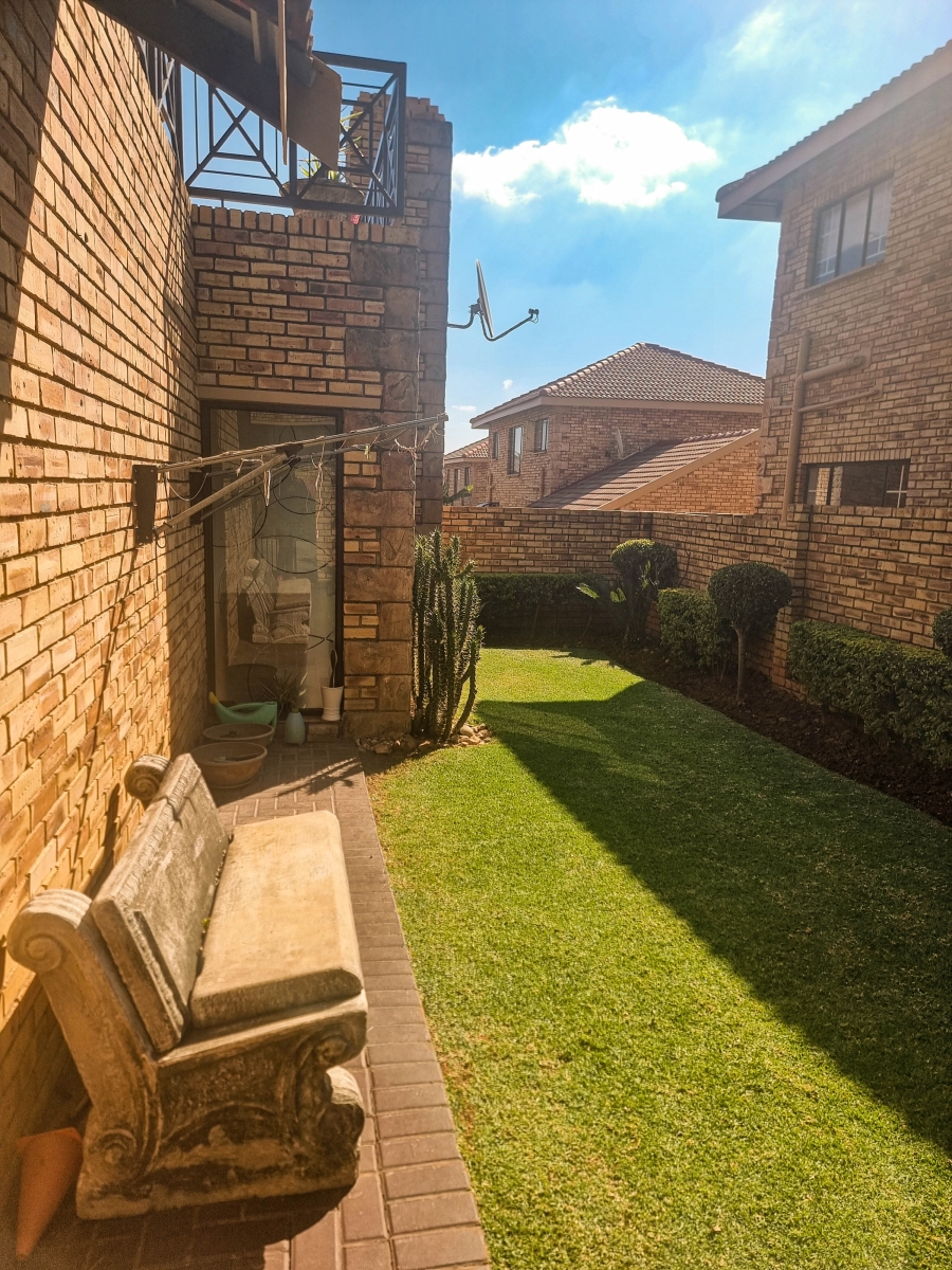 3 Bedroom Property for Sale in Ruimsig Gauteng