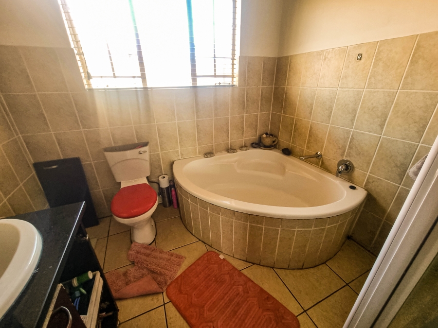3 Bedroom Property for Sale in Ruimsig Gauteng