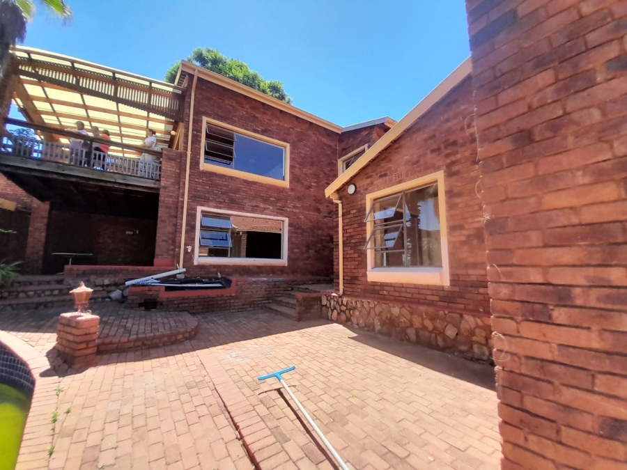 To Let 4 Bedroom Property for Rent in Helderkruin Gauteng