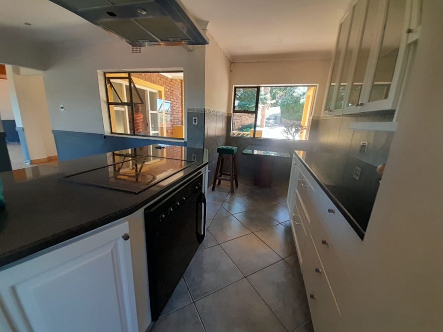 To Let 4 Bedroom Property for Rent in Helderkruin Gauteng
