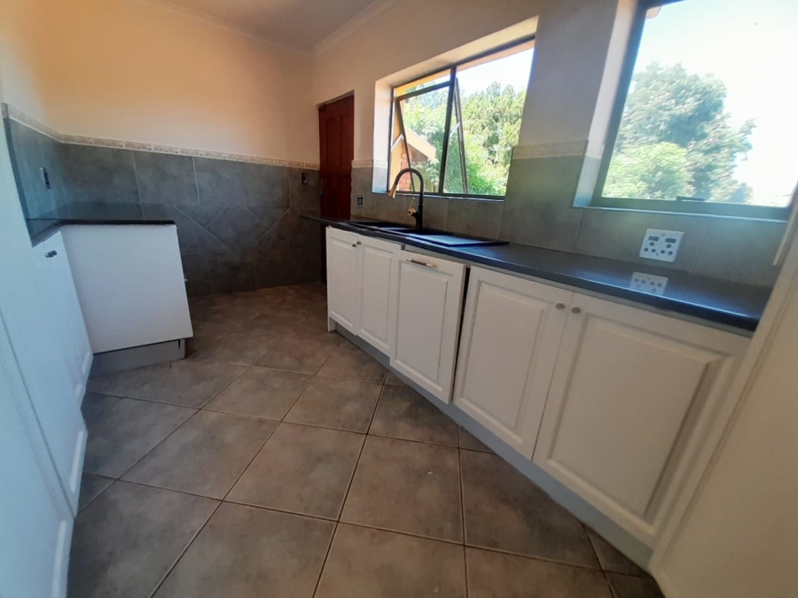 To Let 4 Bedroom Property for Rent in Helderkruin Gauteng