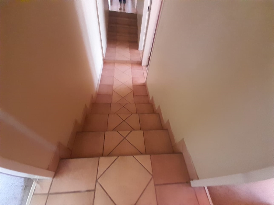 To Let 4 Bedroom Property for Rent in Helderkruin Gauteng