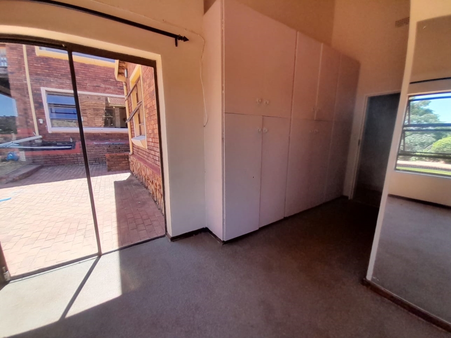 To Let 4 Bedroom Property for Rent in Helderkruin Gauteng