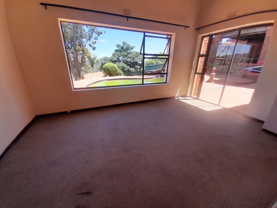 To Let 4 Bedroom Property for Rent in Helderkruin Gauteng
