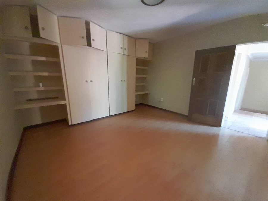 To Let 4 Bedroom Property for Rent in Helderkruin Gauteng
