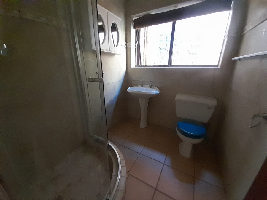 To Let 4 Bedroom Property for Rent in Helderkruin Gauteng