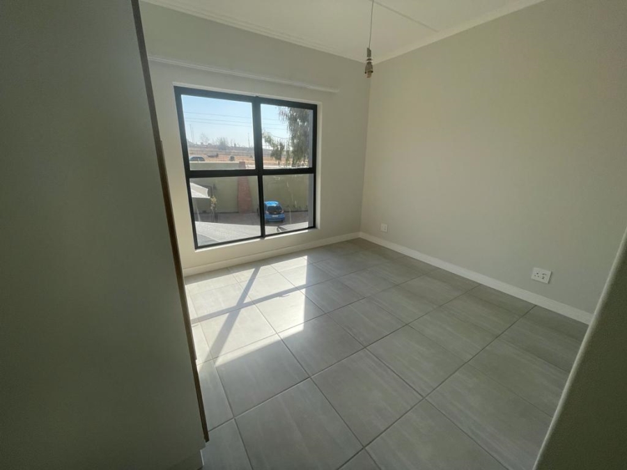 To Let 3 Bedroom Property for Rent in Waterfall Gauteng