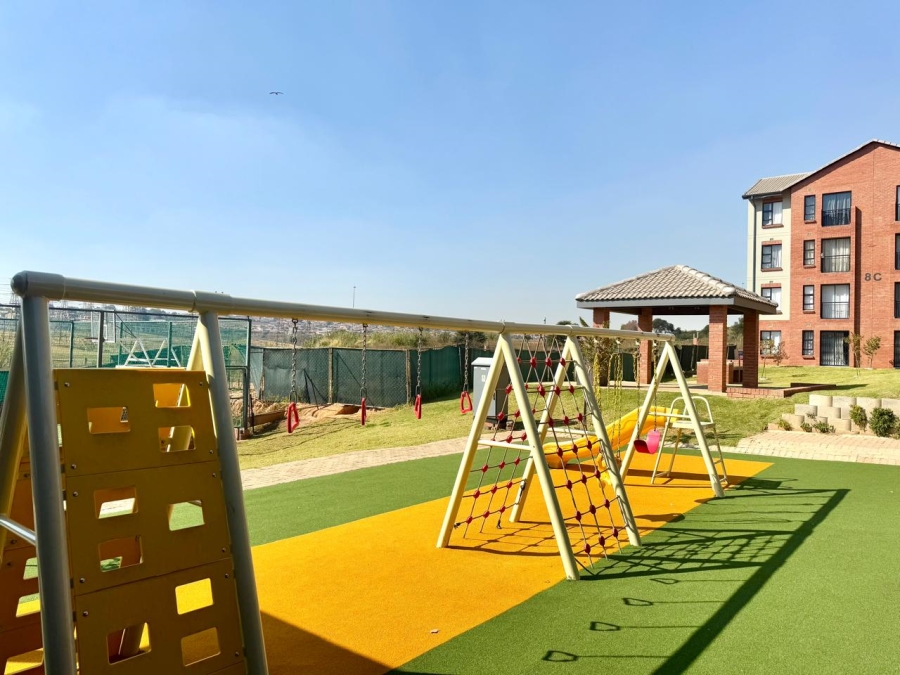 To Let 2 Bedroom Property for Rent in Orlando Gauteng