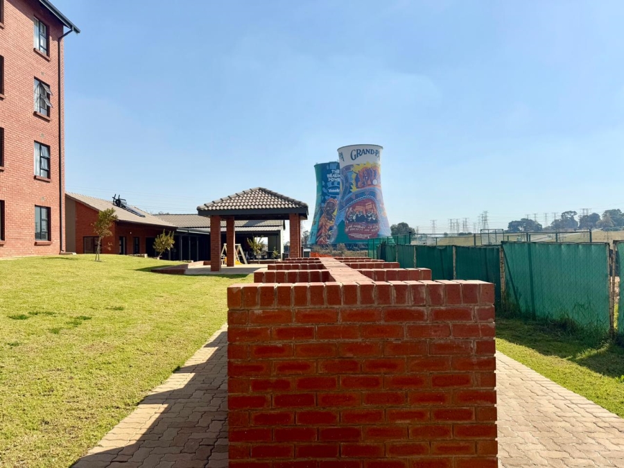 To Let 2 Bedroom Property for Rent in Orlando Gauteng