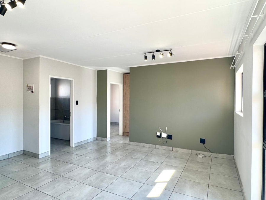 To Let 2 Bedroom Property for Rent in Orlando Gauteng