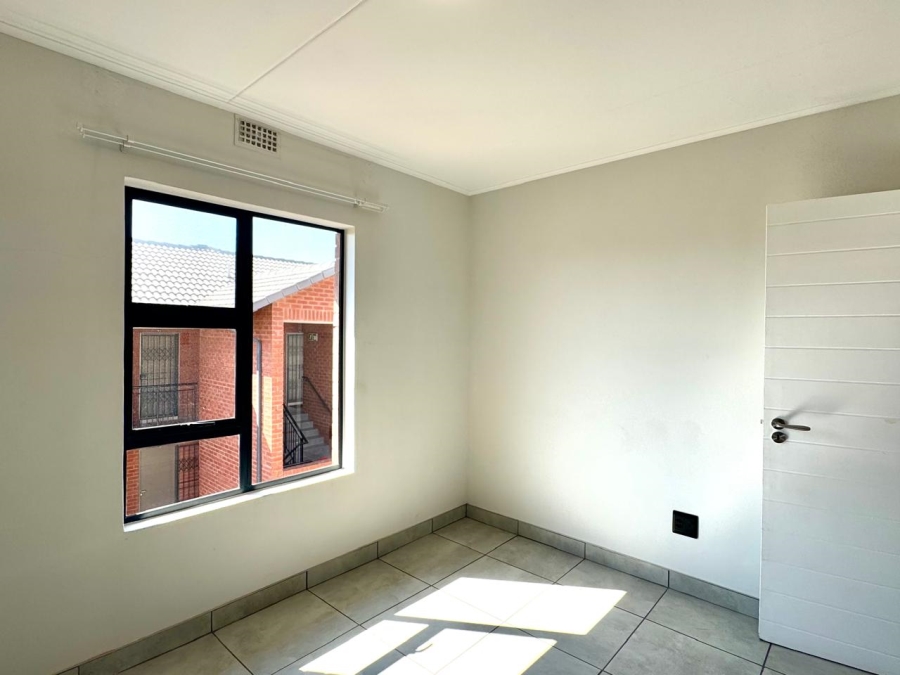 To Let 2 Bedroom Property for Rent in Orlando Gauteng