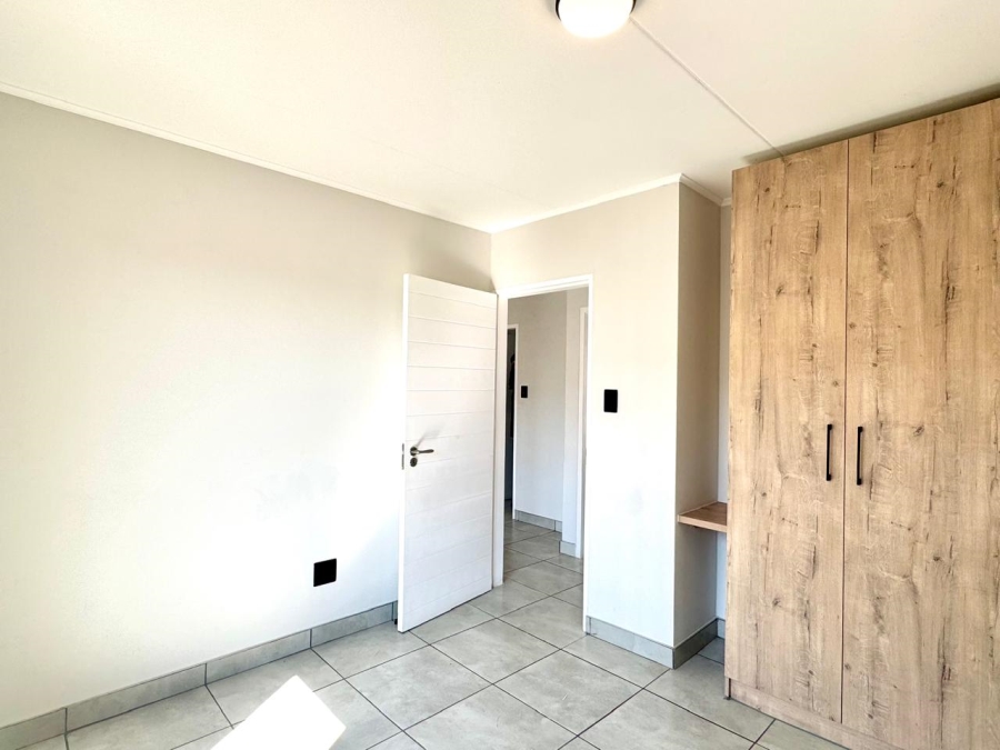 To Let 2 Bedroom Property for Rent in Orlando Gauteng