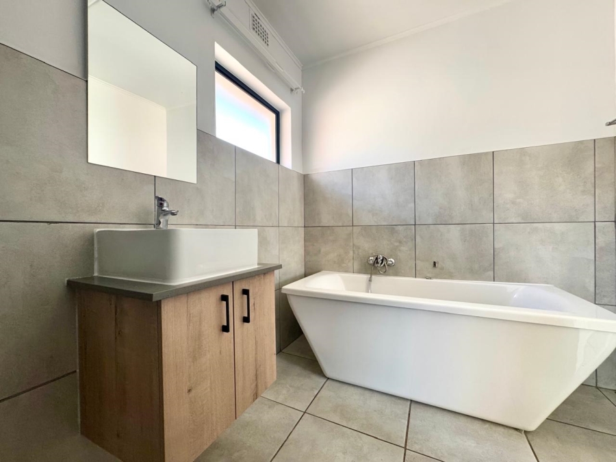 To Let 2 Bedroom Property for Rent in Orlando Gauteng
