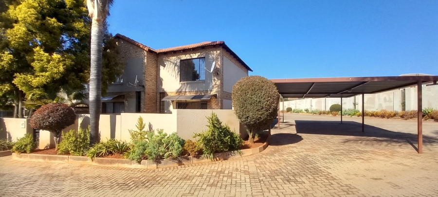 To Let 2 Bedroom Property for Rent in Noordheuwel Gauteng