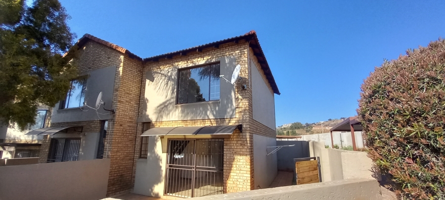 To Let 2 Bedroom Property for Rent in Noordheuwel Gauteng