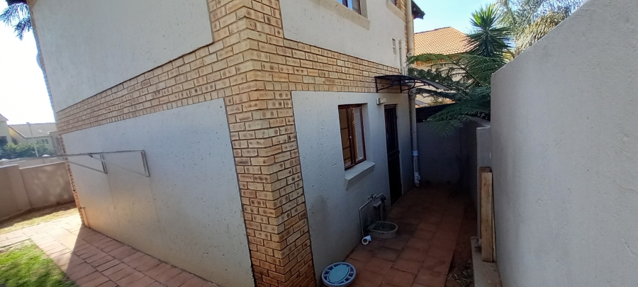 To Let 2 Bedroom Property for Rent in Noordheuwel Gauteng