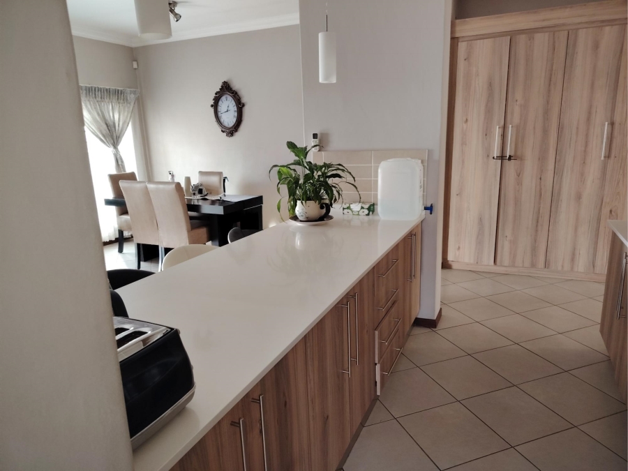 3 Bedroom Property for Sale in Monavoni Gauteng